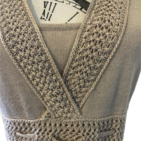 Sleeveless v neck sweater - Picture 4 of 13